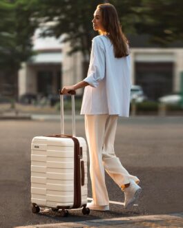 Vipbox Hard Shell Suitcase Set (3 Year VIP Service) Lightweight 100% PC Ultra Durable Expandable Trolley Hand Luggage Travel Suitcase with Wheels and TSA Lock, Elegant white, Suitcase set 3-piece hard