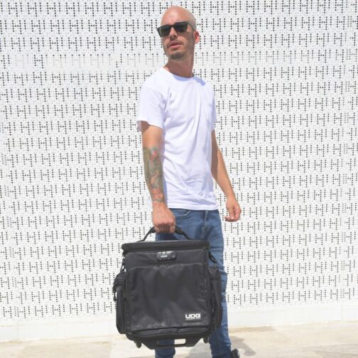 UDG Ultimate Sling Bag Deluxe Black – Bild 7