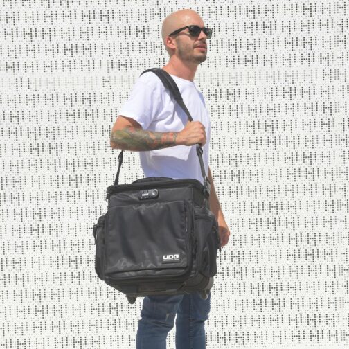 UDG Ultimate Sling Bag Deluxe Black – Bild 8