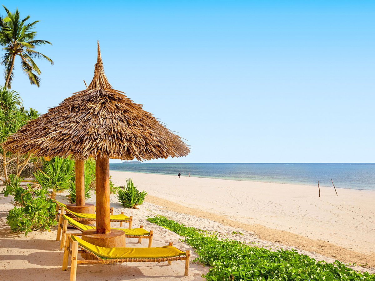 Buche jetzt deinen Traumurlaub im AHG Sun Bay Mlilile Beach Hotel in  ➝ schon ab 1575 €!