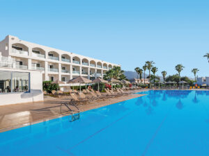 Buche jetzt deinen Traumurlaub im Aeolos Beach Hotel in  ➝ schon ab 1078 €!