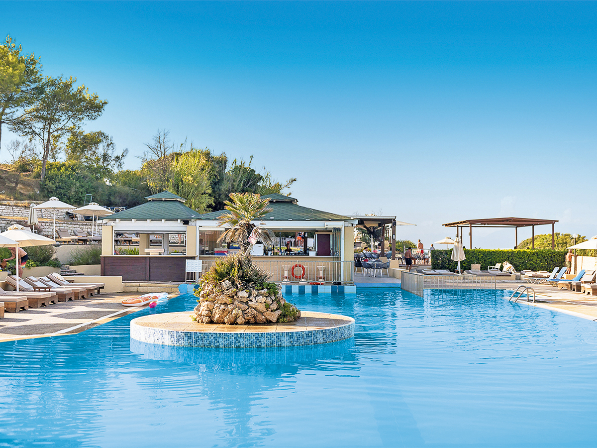 Buche jetzt deinen Traumurlaub im Akron Seascape Resort in  ➝ schon ab 1145 €!