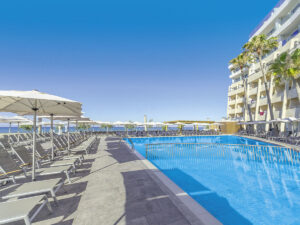 Buche jetzt deinen Traumurlaub im Aparthotel Fontanellas Playa in  ➝ schon ab 436 €!