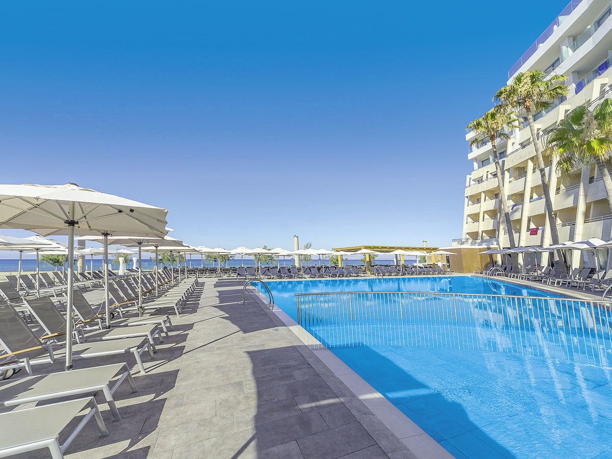 Buche jetzt deinen Traumurlaub im Aparthotel Fontanellas Playa in  ➝ schon ab 436 €!