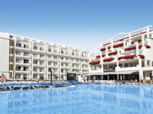 Buche jetzt deinen Traumurlaub im Aqua Hotel Aquamarina in  ➝ schon ab 545 €!