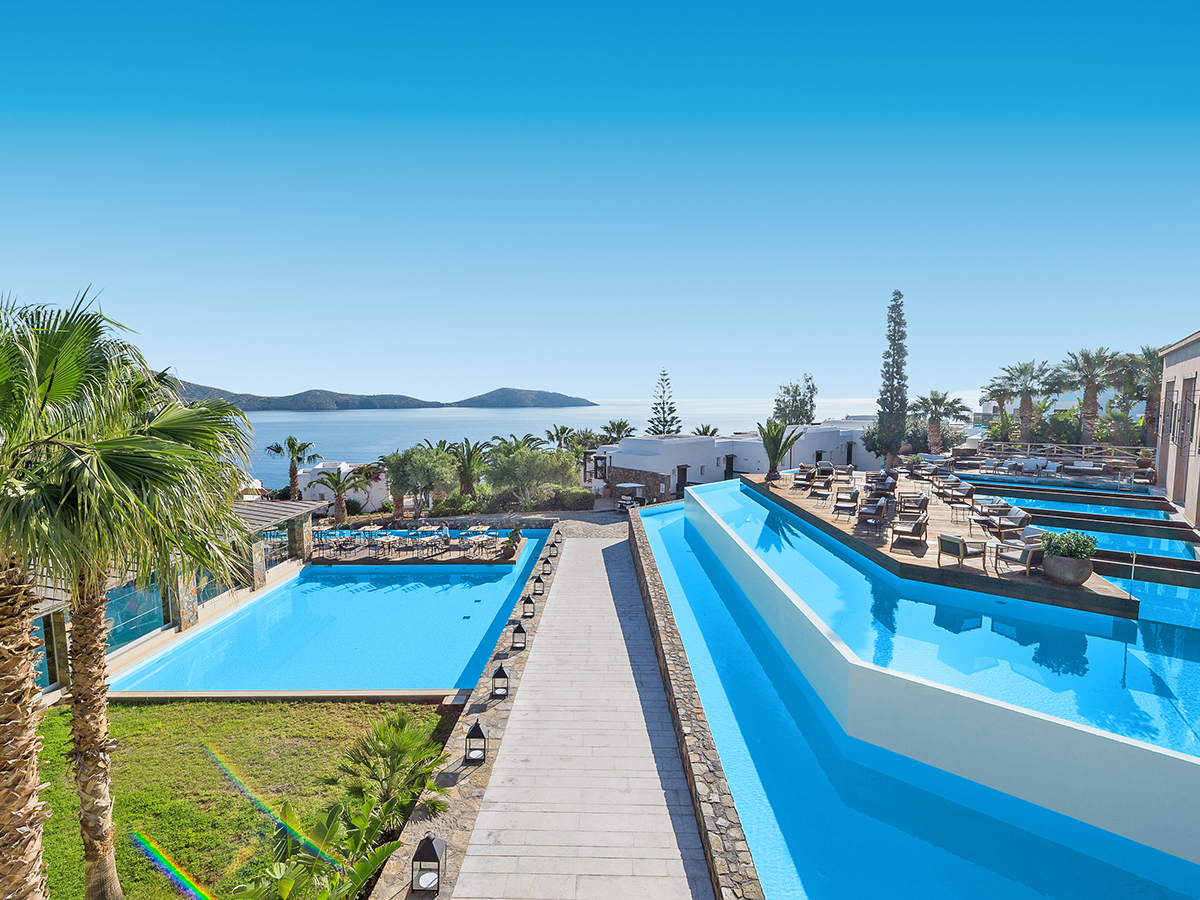 Buche jetzt deinen Traumurlaub im Aquila Elounda Village in  ➝ schon ab 1053 €!