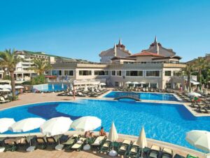 Buche jetzt deinen Traumurlaub im Aydinbey Famous Resort in  ➝ schon ab 979 €!