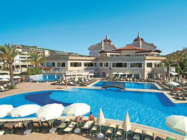 Buche jetzt deinen Traumurlaub im Aydinbey Famous Resort in  ➝ schon ab 979 €!