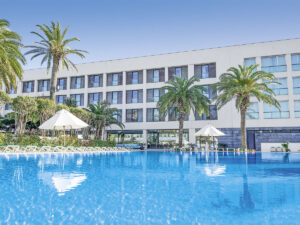 Buche jetzt deinen Traumurlaub im Azoris Royal Garden in  ➝ schon ab 1077 €!