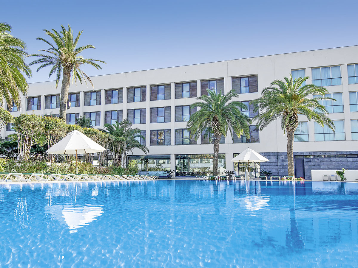 Buche jetzt deinen Traumurlaub im Azoris Royal Garden in  ➝ schon ab 1077 €!