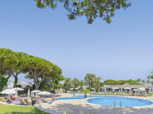 Buche jetzt deinen Traumurlaub im Balaia Golf Village in  ➝ schon ab 729 €!