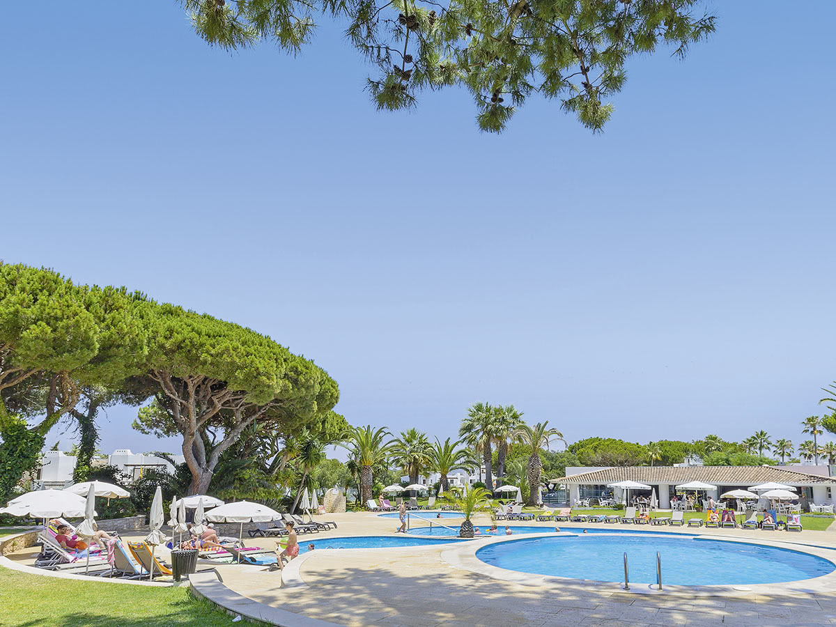 Buche jetzt deinen Traumurlaub im Balaia Golf Village in  ➝ schon ab 729 €!