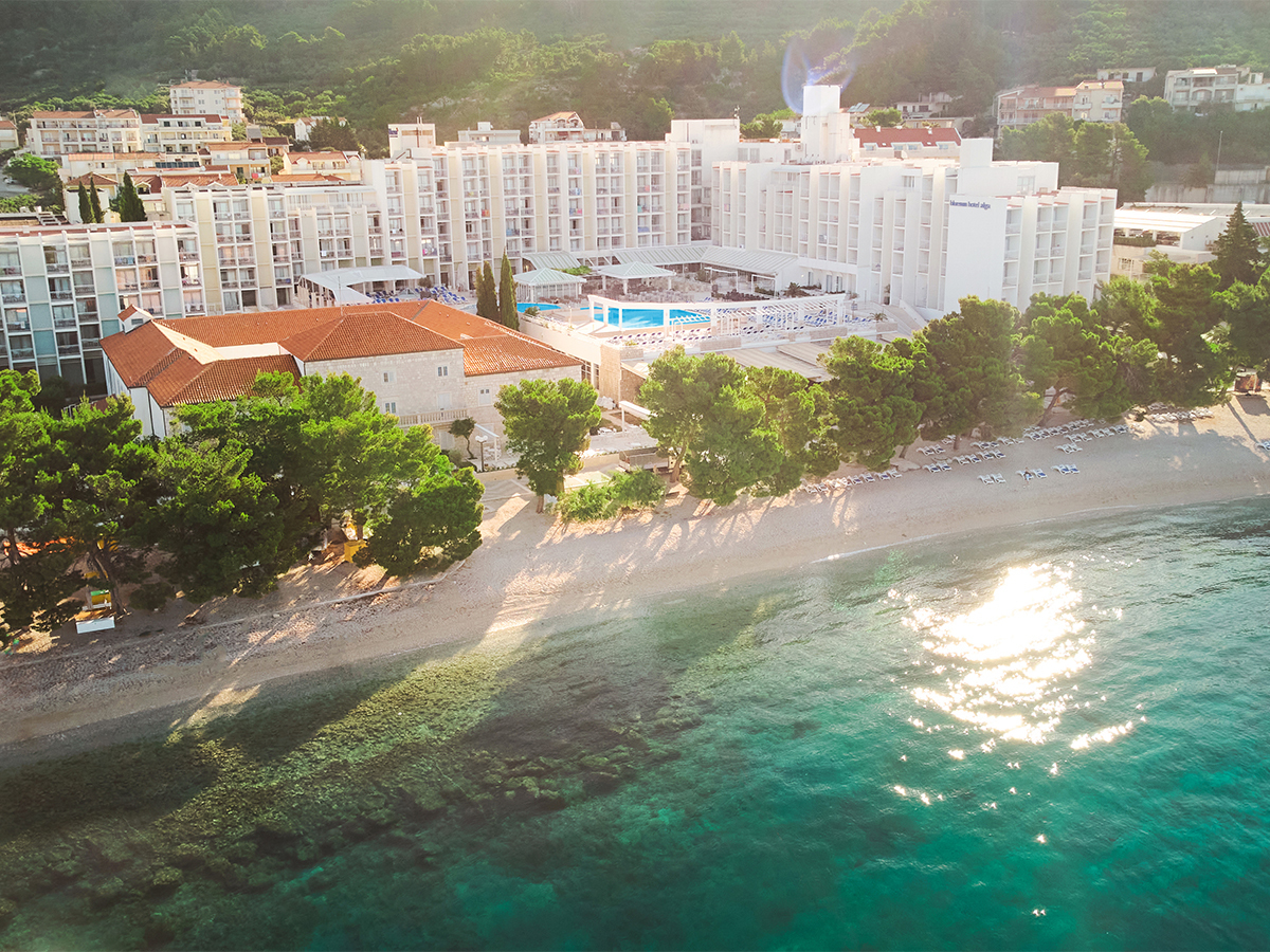 Buche jetzt deinen Traumurlaub im Bluesun Hotel Alga in  ➝ schon ab 617 €!