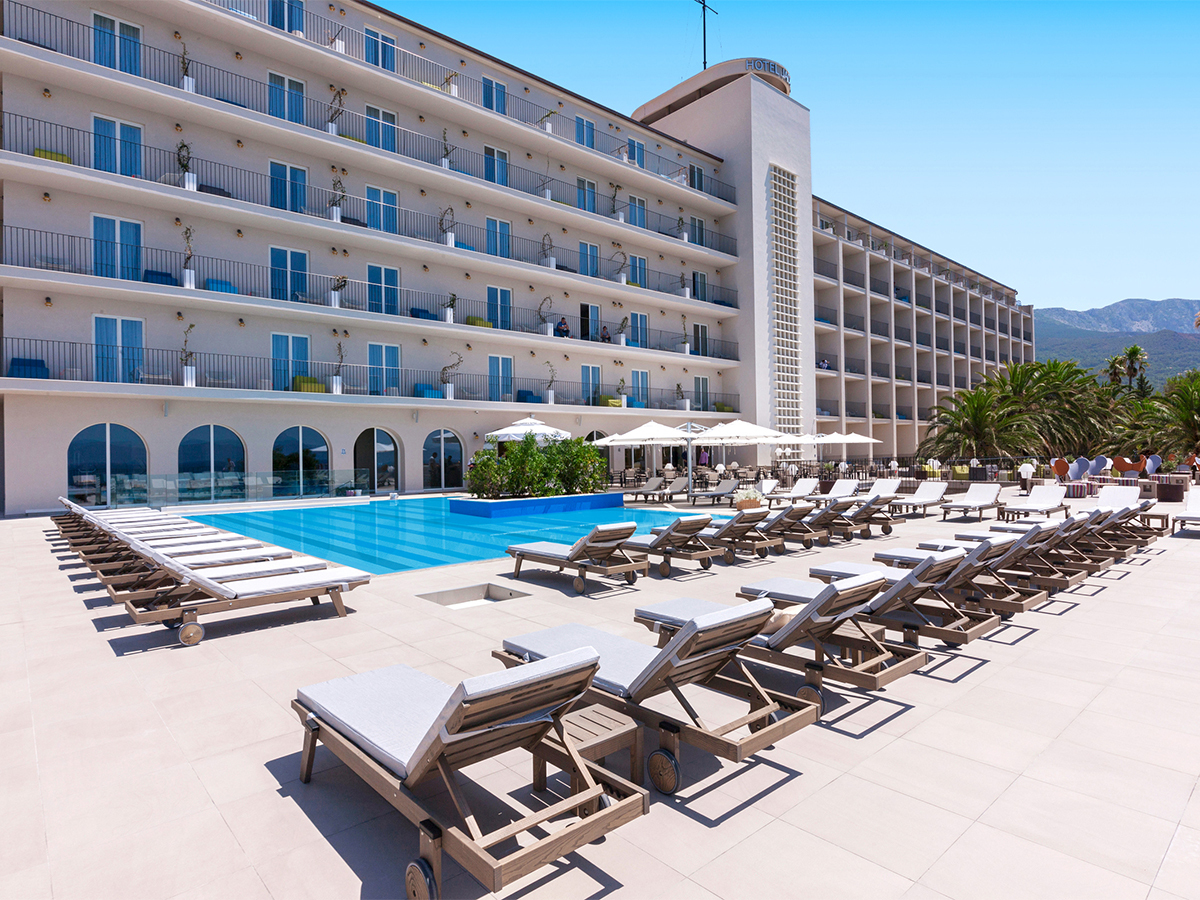 Buche jetzt deinen Traumurlaub im Bluesun Hotel Jadran in  ➝ schon ab 989 €!