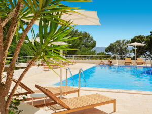 Buche jetzt deinen Traumurlaub im Bluesun Hotel Maestral in  ➝ schon ab 1100 €!