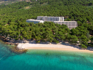 Buche jetzt deinen Traumurlaub im Bluesun Hotel Marina in  ➝ schon ab 689 €!