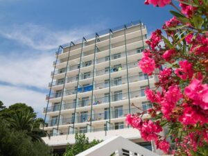 Buche jetzt deinen Traumurlaub im Bluesun Neptun&Dep. in  ➝ schon ab 739 €!