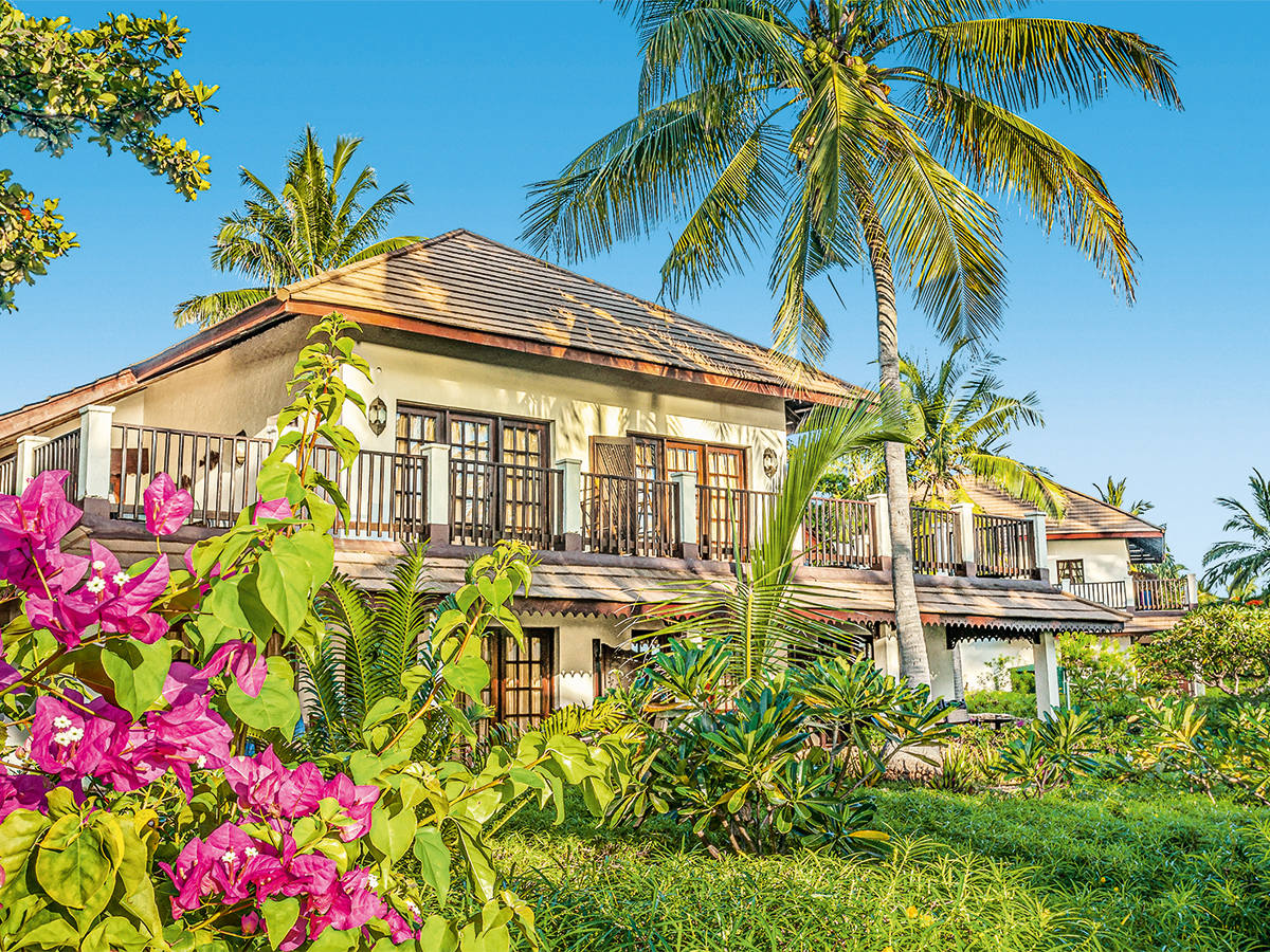 Buche jetzt deinen Traumurlaub im Breezes Beach Club in  ➝ schon ab 2303 €!