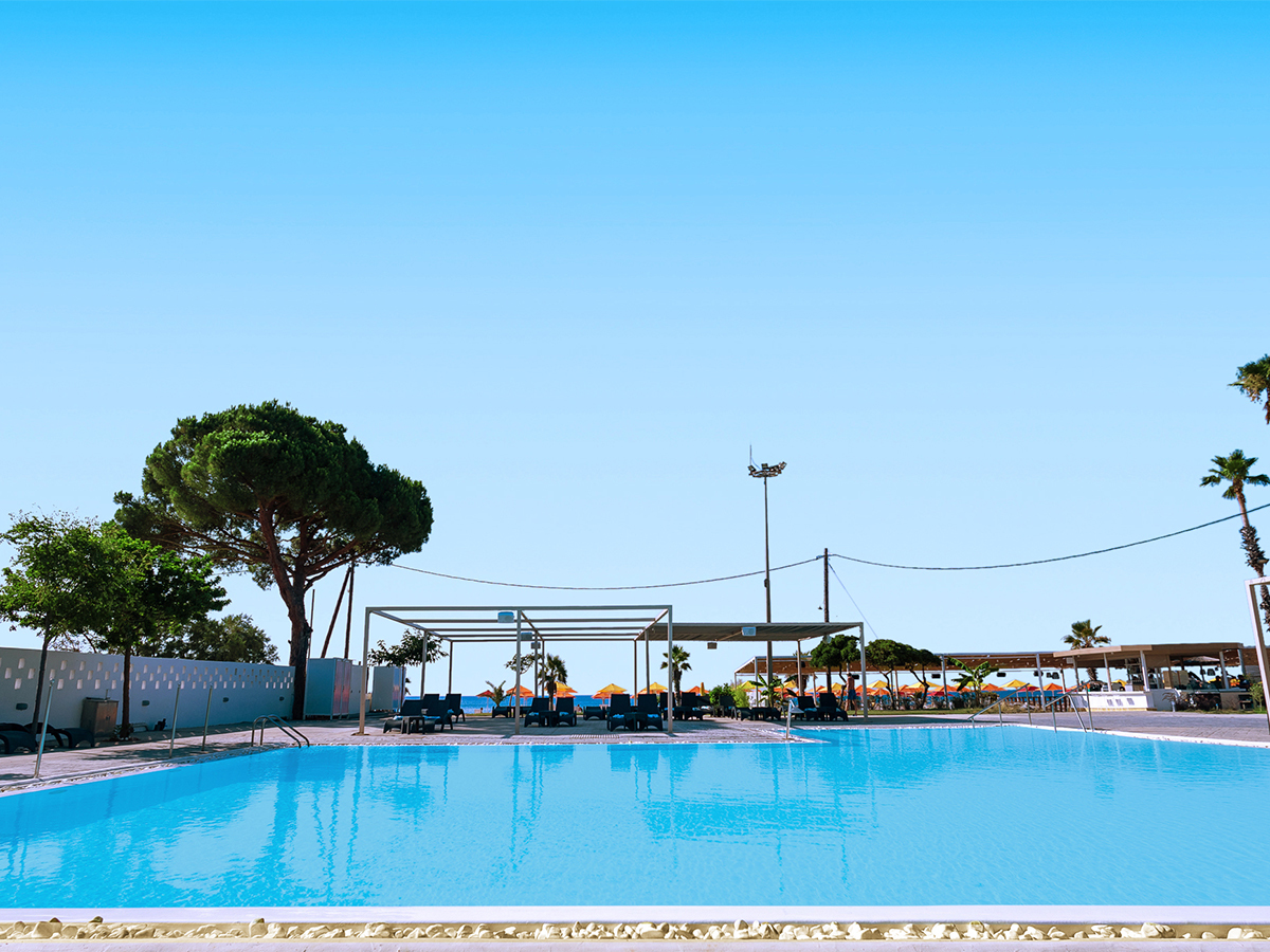 Buche jetzt deinen Traumurlaub im Buka Sandy Beach Hotel in  ➝ schon ab 973 €!