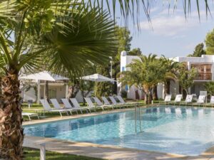 Buche jetzt deinen Traumurlaub im Cala Llenya Resort Ibiza in  ➝ schon ab 847 €!