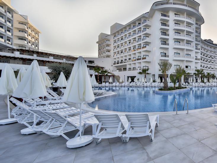 Buche jetzt deinen Traumurlaub im Calido Maris Hotel in  ➝ schon ab 663 €!