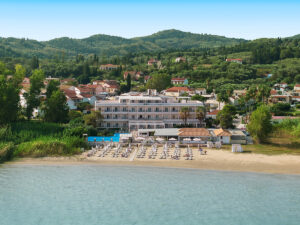 Buche jetzt deinen Traumurlaub im Cavomarina Beach Hotel in  ➝ schon ab 1333 €!