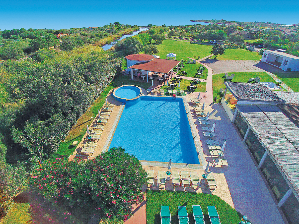 Buche jetzt deinen Traumurlaub im Club Hotel Li Suari Village in  ➝ schon ab 1204 €!