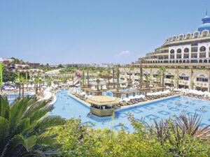 Buche jetzt deinen Traumurlaub im Crystal Sunset Luxury Resort & Spa in  ➝ schon ab 991 €!