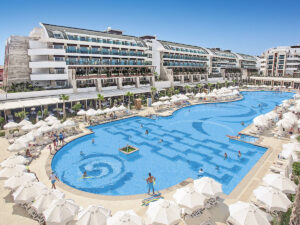 Buche jetzt deinen Traumurlaub im Crystal Waterworld Resort in  ➝ schon ab 920 €!