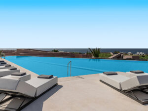 Buche jetzt deinen Traumurlaub im Domes Novos Santorini