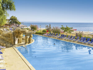 Buche jetzt deinen Traumurlaub im Elpida Beach in  ➝ schon ab 605 €!