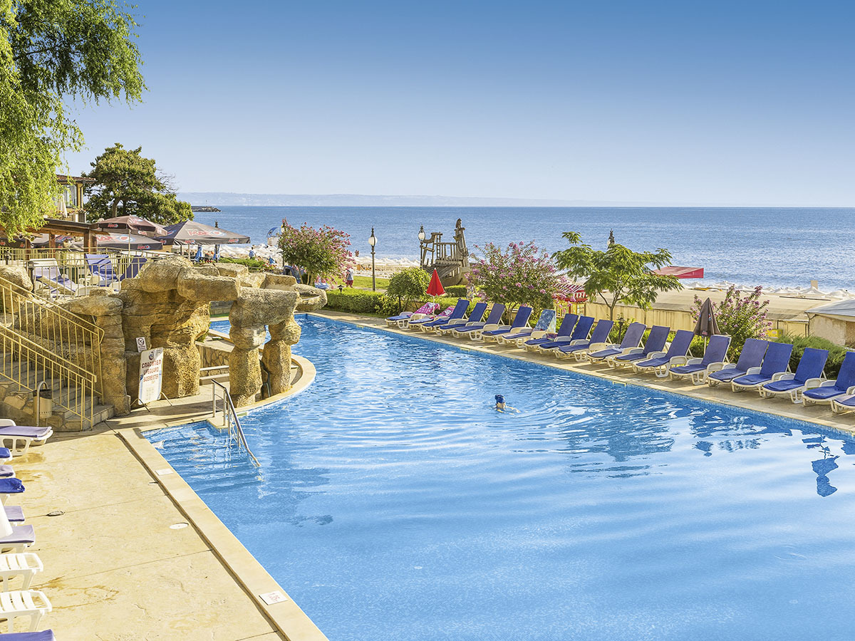 Buche jetzt deinen Traumurlaub im Elpida Beach in  ➝ schon ab 605 €!