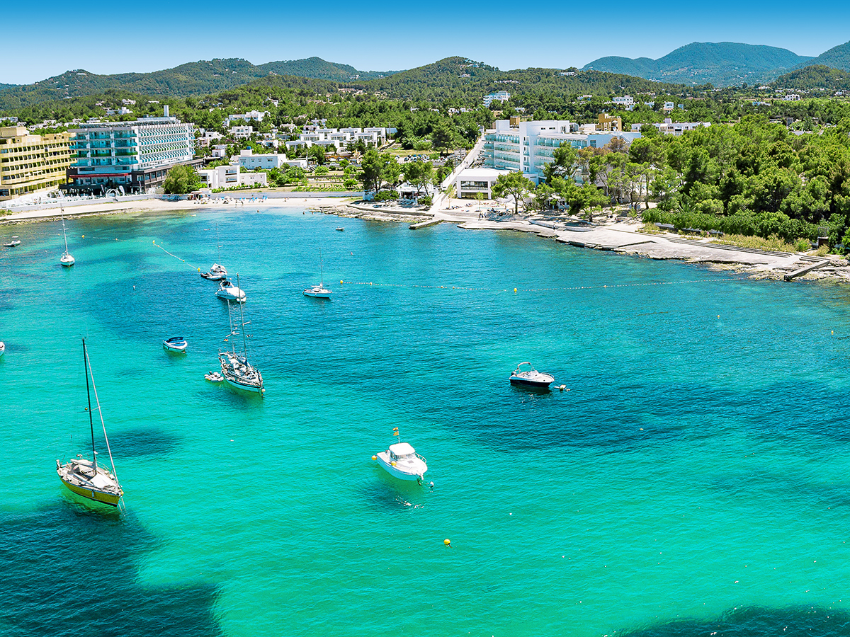 Buche jetzt deinen Traumurlaub im Els Pins Resort & Spa in  ➝ schon ab 819 €!