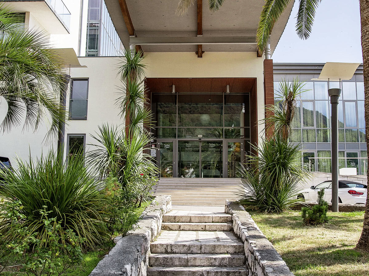 Buche jetzt deinen Traumurlaub im Eurostars Queen of Montenegro in  ➝ schon ab 823 €!