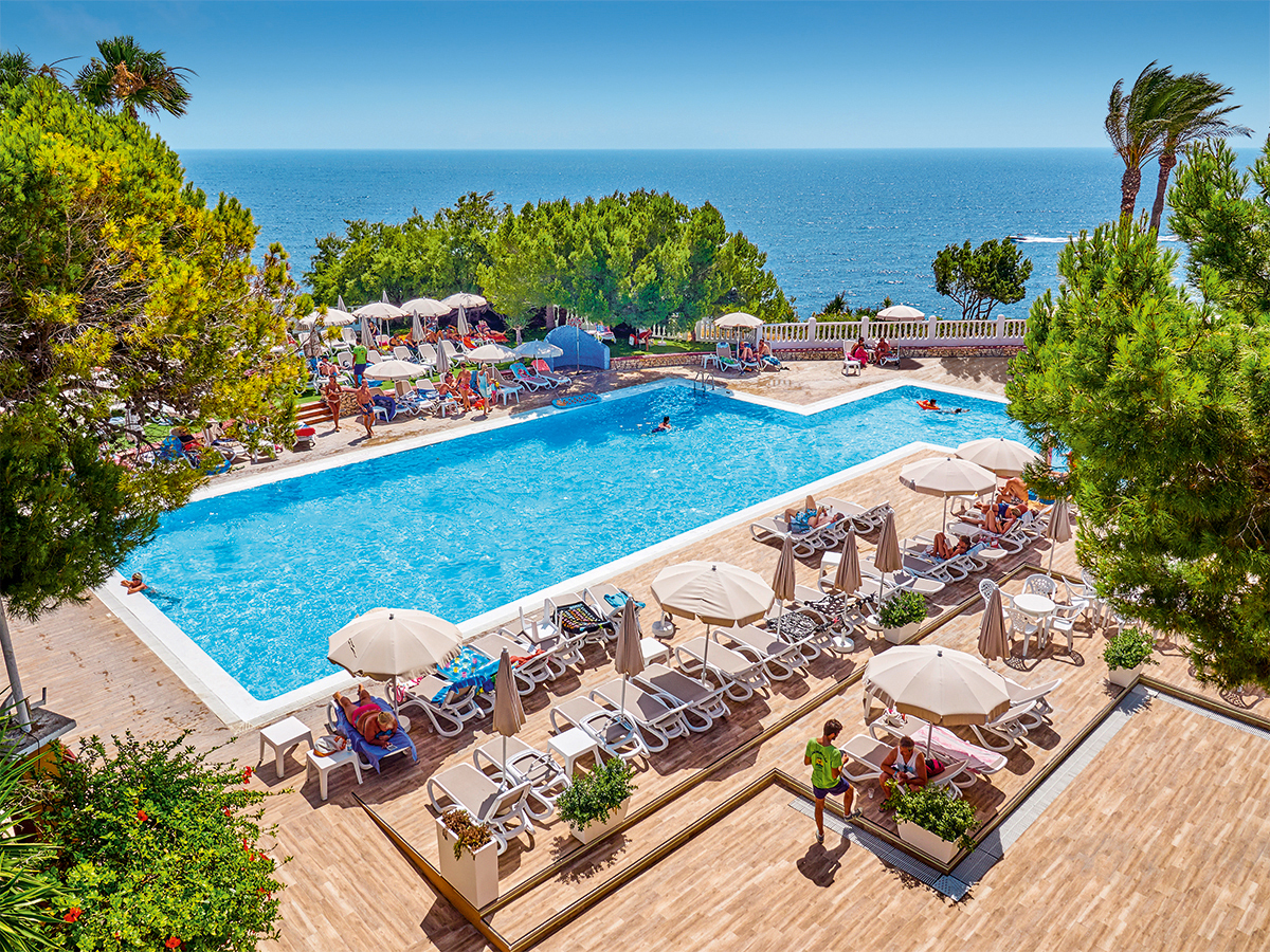 Buche jetzt deinen Traumurlaub im Fergus Style Punta Arabi in  ➝ schon ab 835 €!