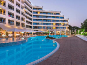 Buche jetzt deinen Traumurlaub im Four Points by Sheraton Sunny Beach in  ➝ schon ab 702 €!