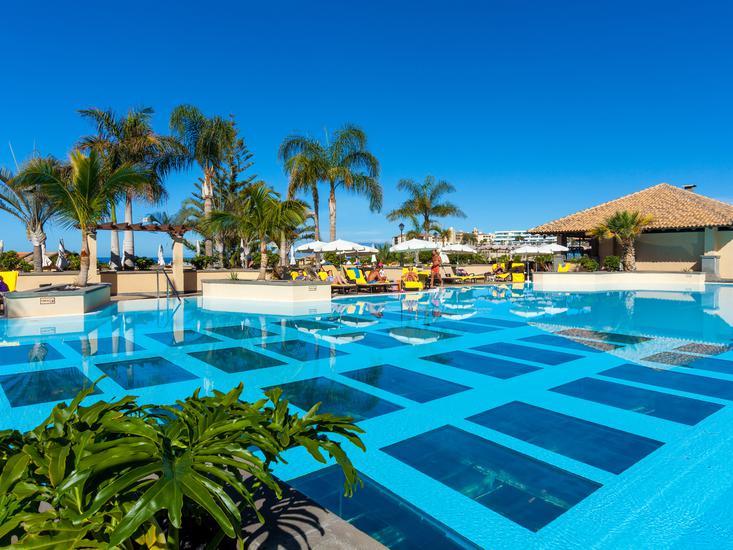 Buche jetzt deinen Traumurlaub im GF Gran Costa Adeje in  ➝ schon ab 1031 €!