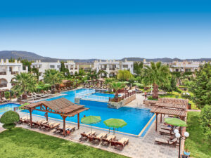 Buche jetzt deinen Traumurlaub im Gaia Royal Hotel in  ➝ schon ab 761 €!