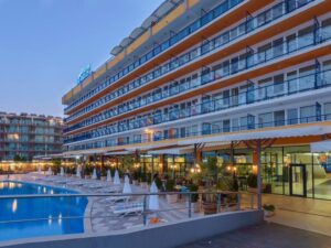 Buche jetzt deinen Traumurlaub im Glarus Beach in  ➝ schon ab 642 €!