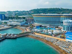 Buche jetzt deinen Traumurlaub im Granada Luxury Okurcalar in  ➝ schon ab 946 €!