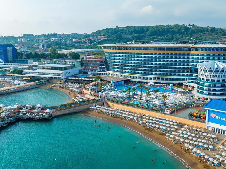 Buche jetzt deinen Traumurlaub im Granada Luxury Okurcalar in  ➝ schon ab 946 €!