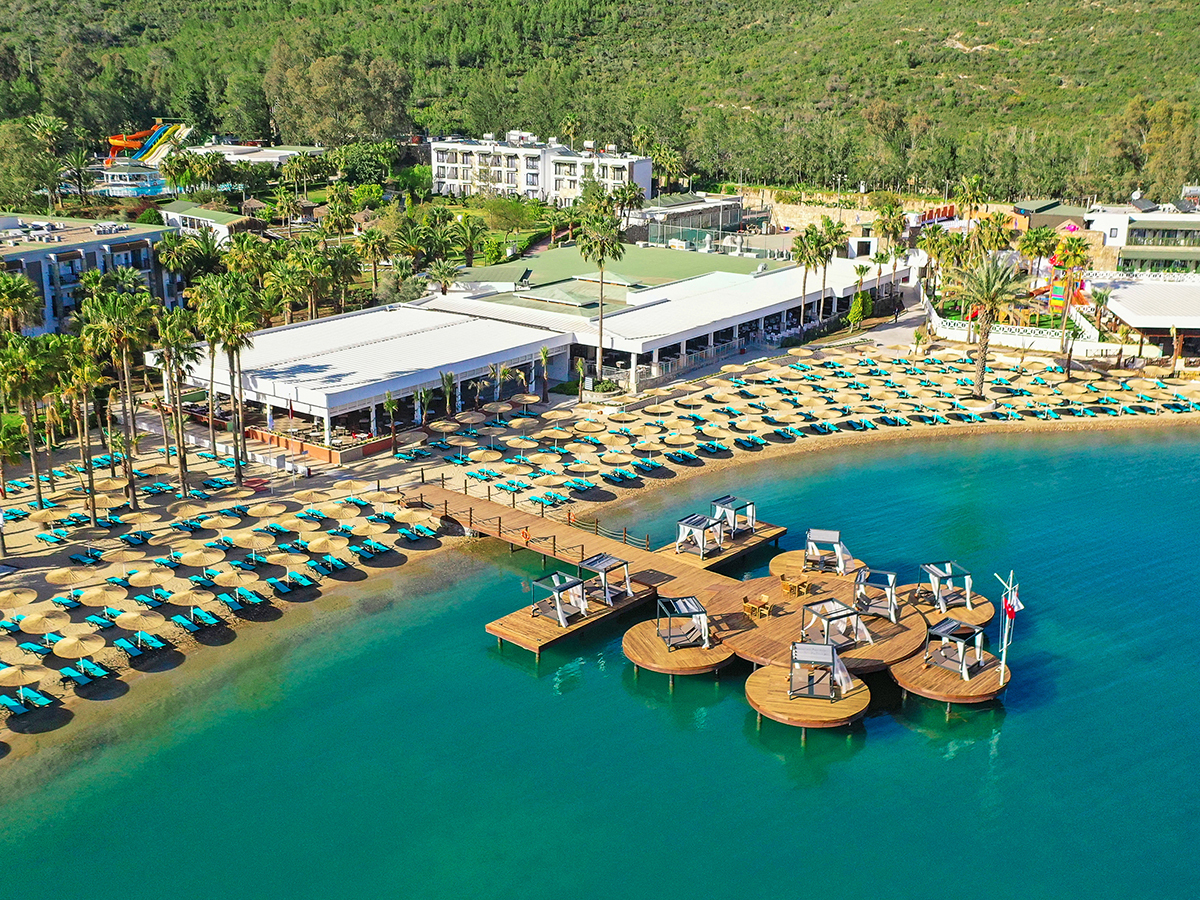 Buche jetzt deinen Traumurlaub im Green Bay Resort & Spa in  ➝ schon ab 761 €!