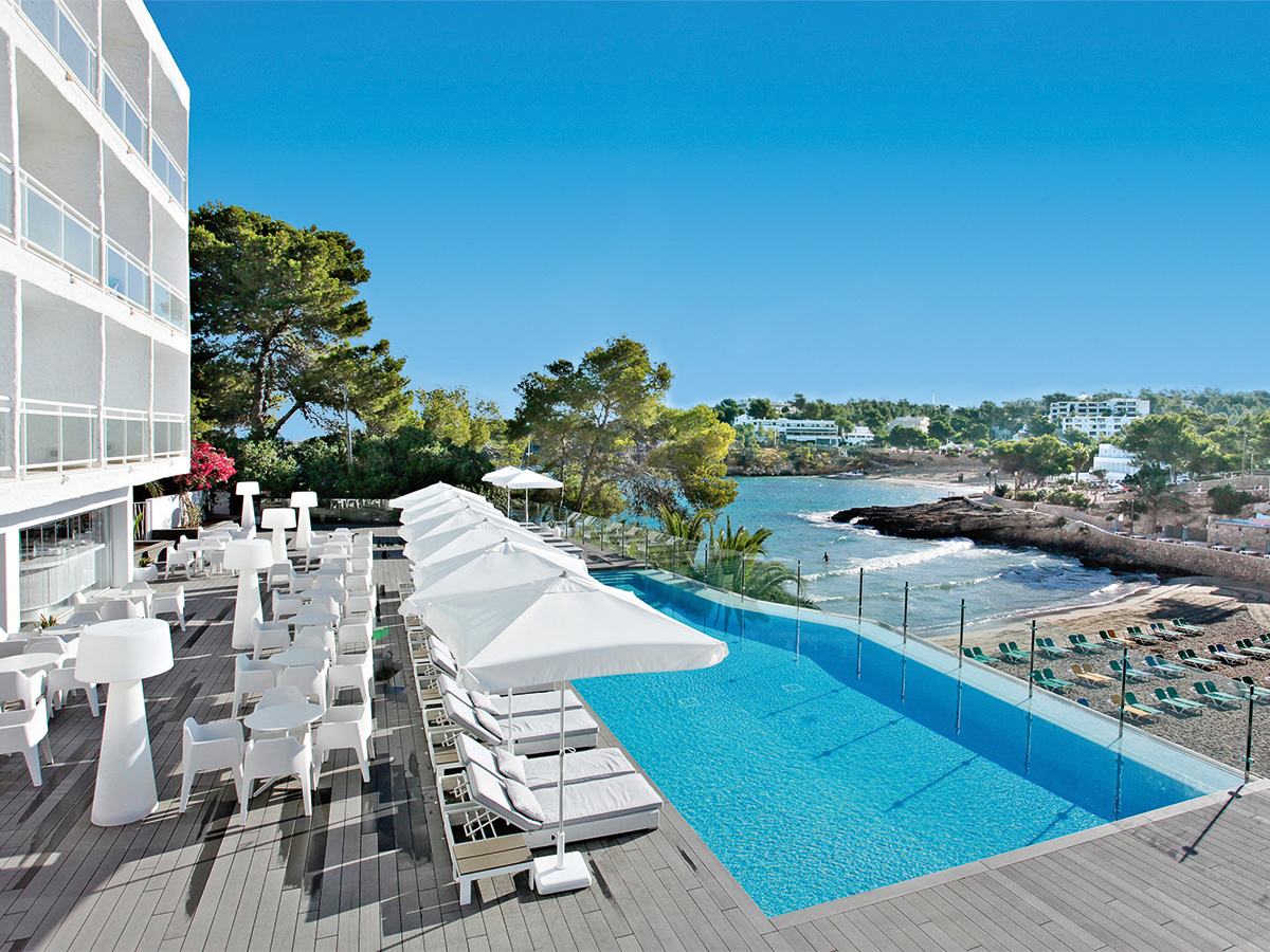 Buche jetzt deinen Traumurlaub im Grupotel Ibiza Beach Resort in  ➝ schon ab 831 €!