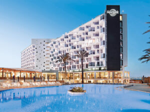 Buche jetzt deinen Traumurlaub im Hard Rock Hotel Ibiza in  ➝ schon ab 1460 €!