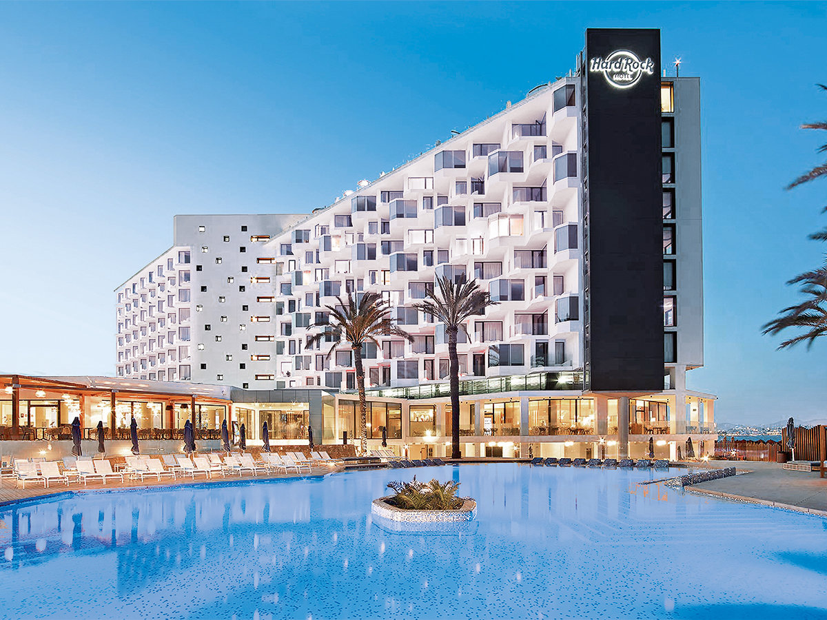 Buche jetzt deinen Traumurlaub im Hard Rock Hotel Ibiza in  ➝ schon ab 1460 €!