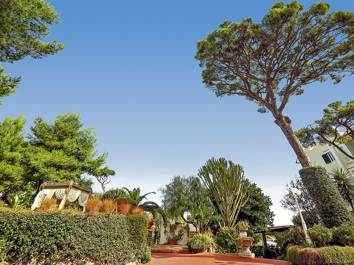 Buche jetzt deinen Traumurlaub im Hermitage Resort & Thermal Spa in  ➝ schon ab 936 €!