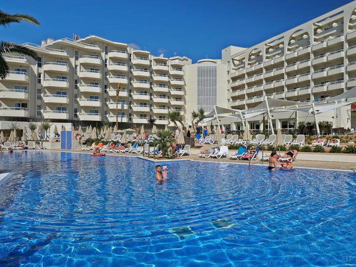 Buche jetzt deinen Traumurlaub im Hipotels Coma Gran in  ➝ schon ab 551 €!