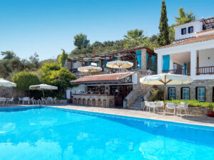 Buche jetzt deinen Traumurlaub im Hotel Aegean Suites in  ➝ schon ab 1459 €!