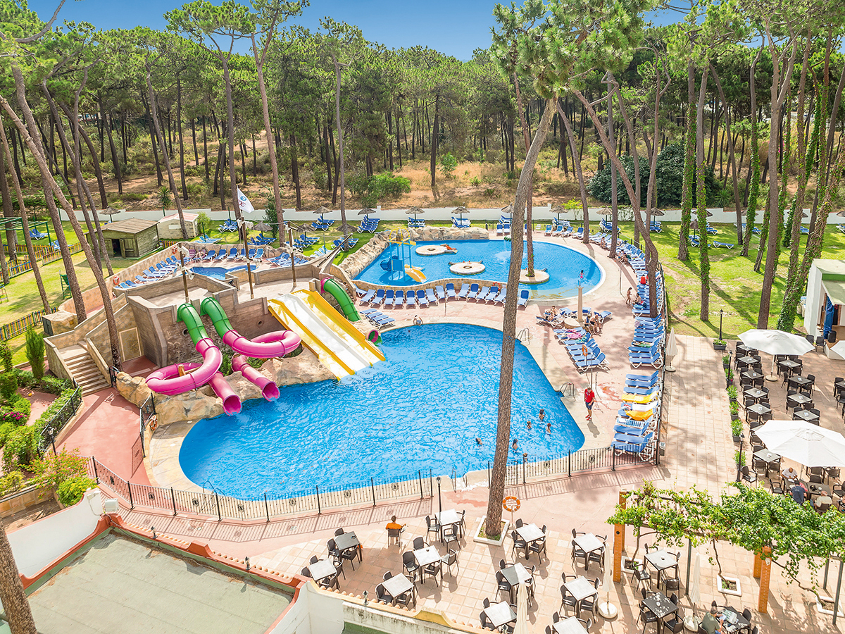 Buche jetzt deinen Traumurlaub im Hotel AluaSun Marbella Park in  ➝ schon ab 559 €!