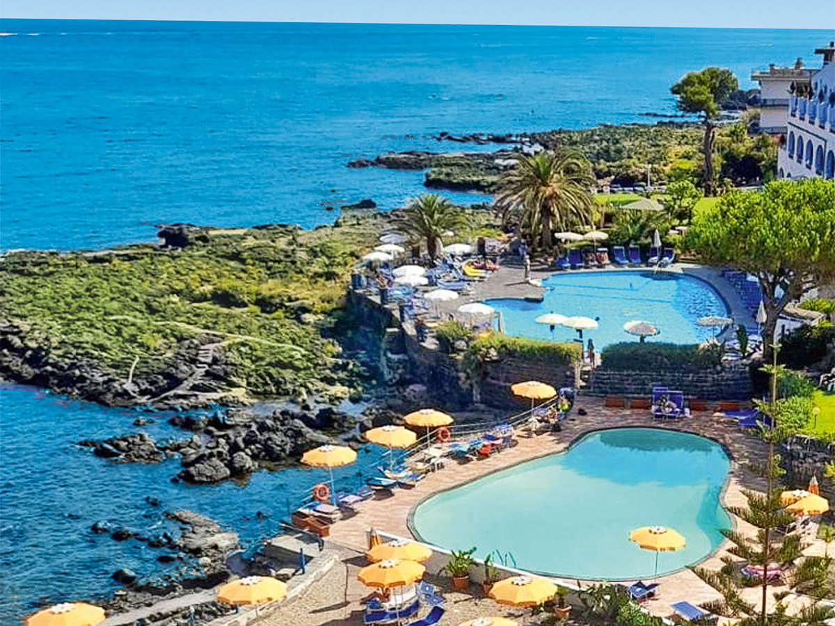 Buche jetzt deinen Traumurlaub im Hotel Arathena Rocks in  ➝ schon ab 882 €!